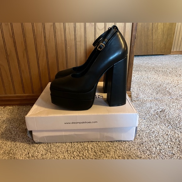 Dream Pairs- black women’s high chunky platform heels with ankle strap. Size 7.5 - Picture 4 of 7